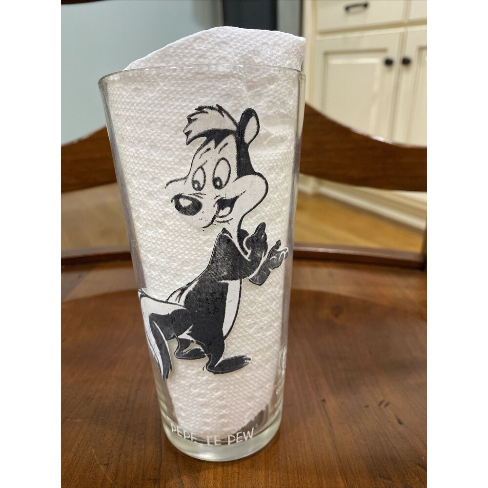 Vintage 1973 Pepe Le Pew Pepsi Collector Glass Warner Bros Looney Tunes Skunk